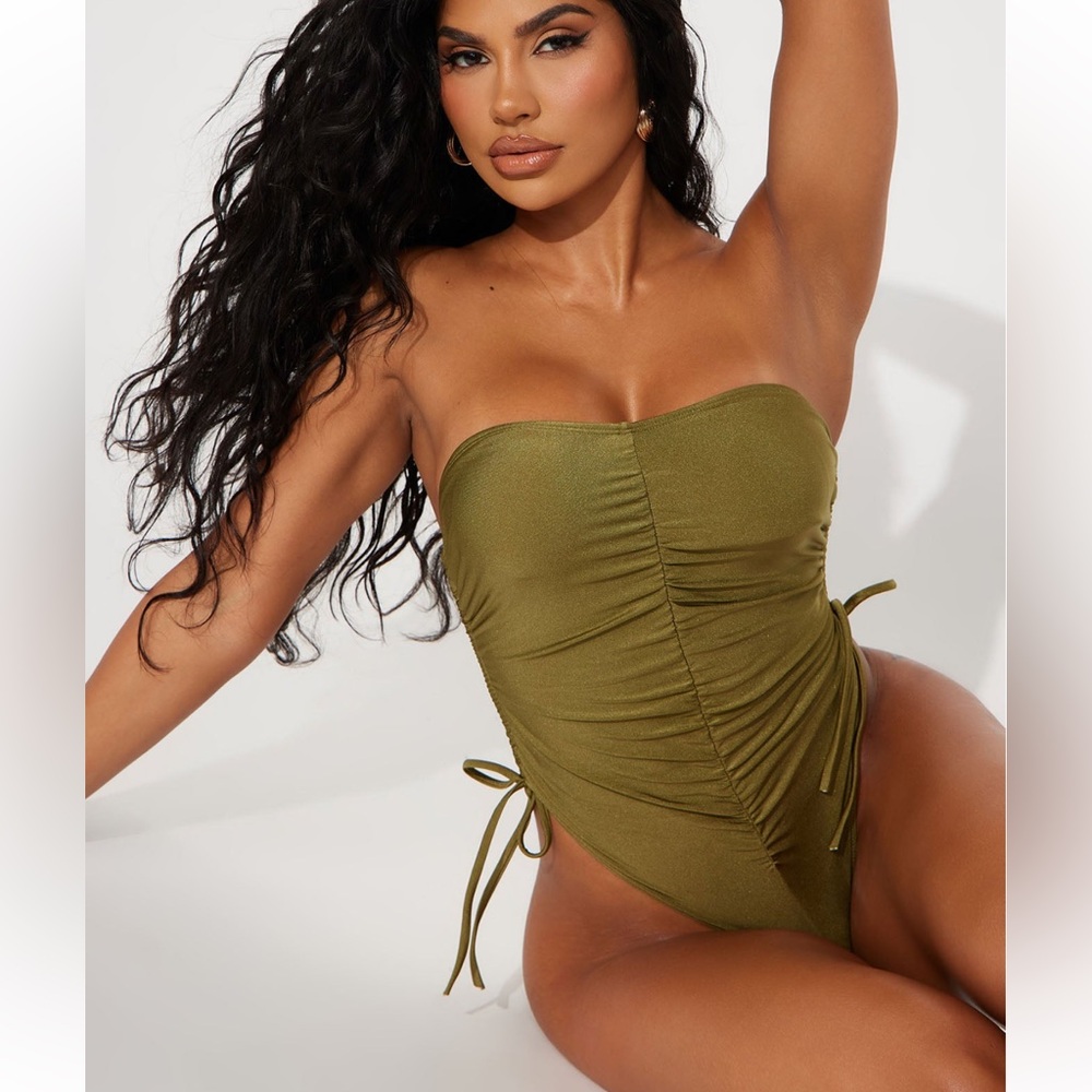 Fashion Nova Swimsuit one piece sz Small NWT